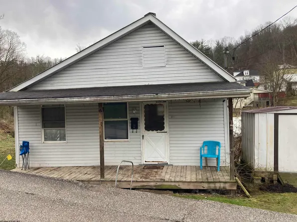 132 Wood St, West Union, WV 26456