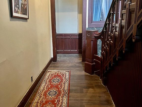 2nd image of 409 SE 1st St #H