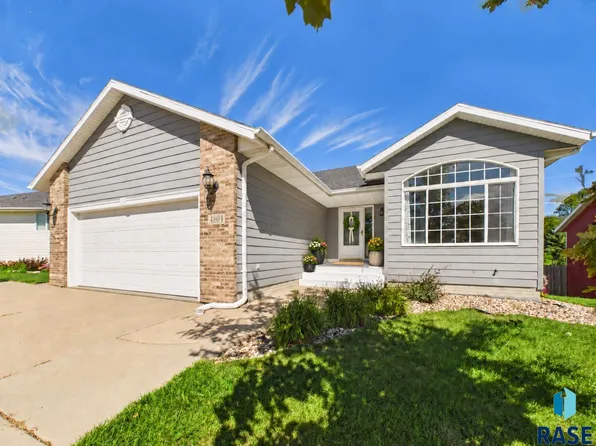 4804 S Samantha Dr, Sioux Falls, SD 57106