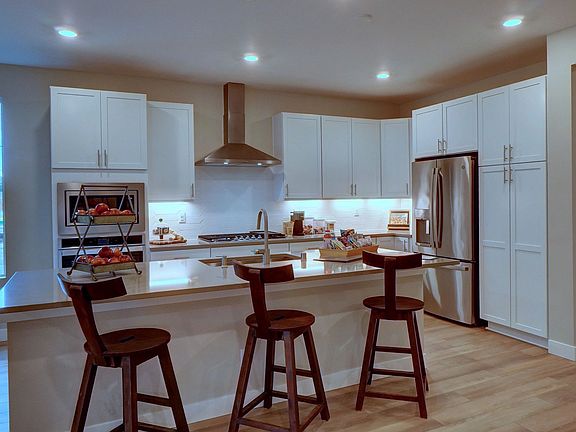 Homesite 1 Kitchen