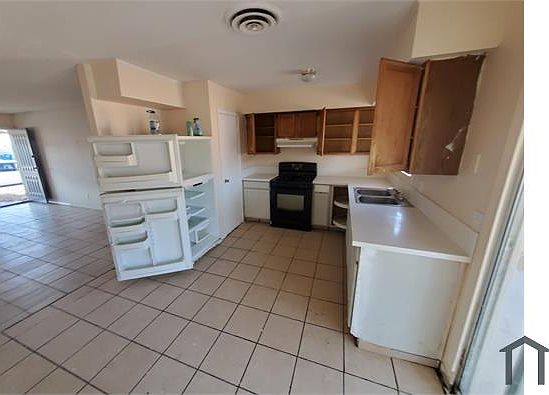 1st image of 208 Dogwood St