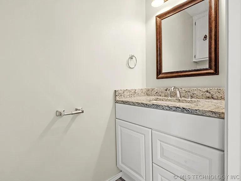 8610 Meadowood Cir — Photo 10