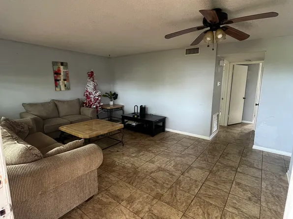 2135 Beach Dr SE APT 1, Saint Petersburg, FL 33705