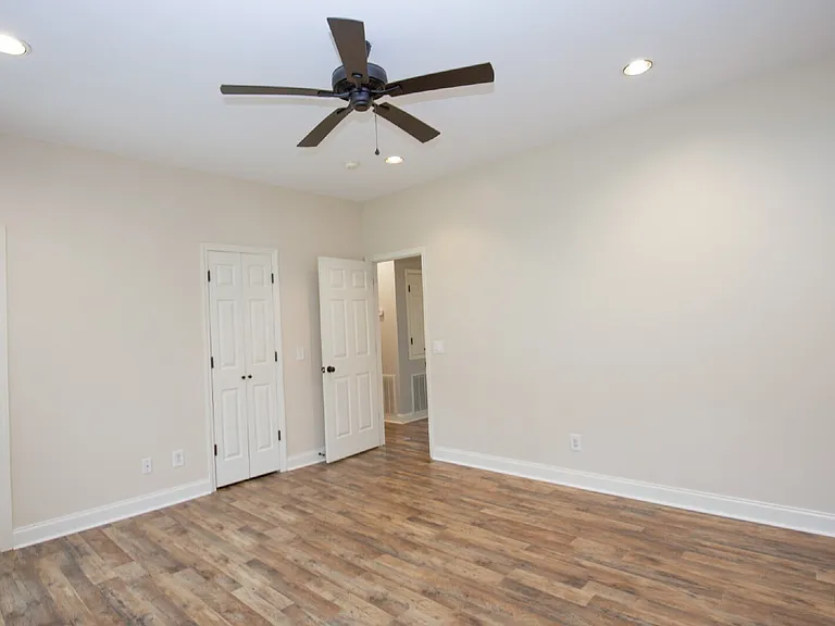102 Willow Creek Ln — Photo 30
