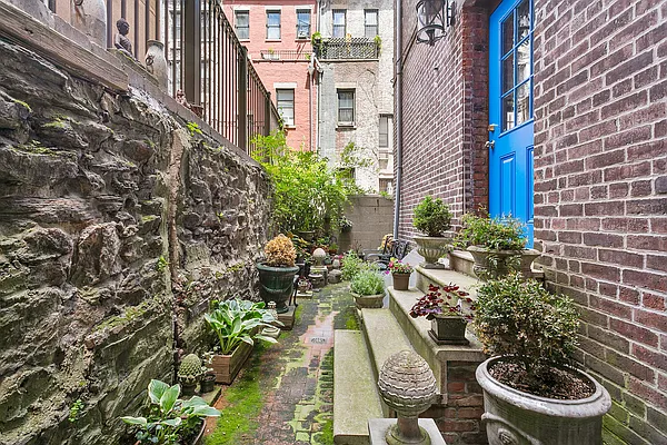 Rented by AAU Real Estate Advisors | media 5