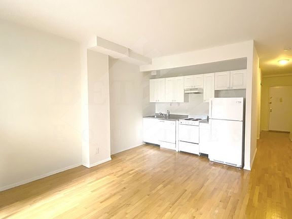 3rd image of 105 Lexington Ave APT 1F