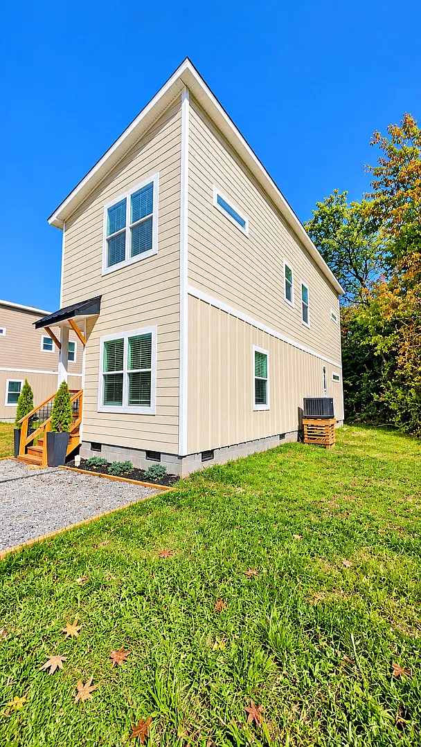 New Construction East Asheville Rental! — Photo 1