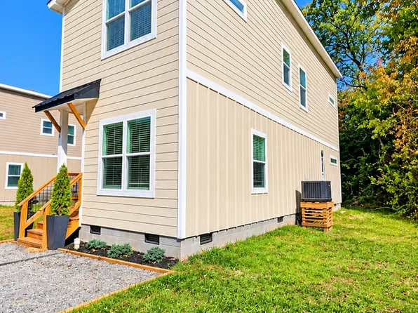 4 Wyndom Ln, Asheville, NC 28805