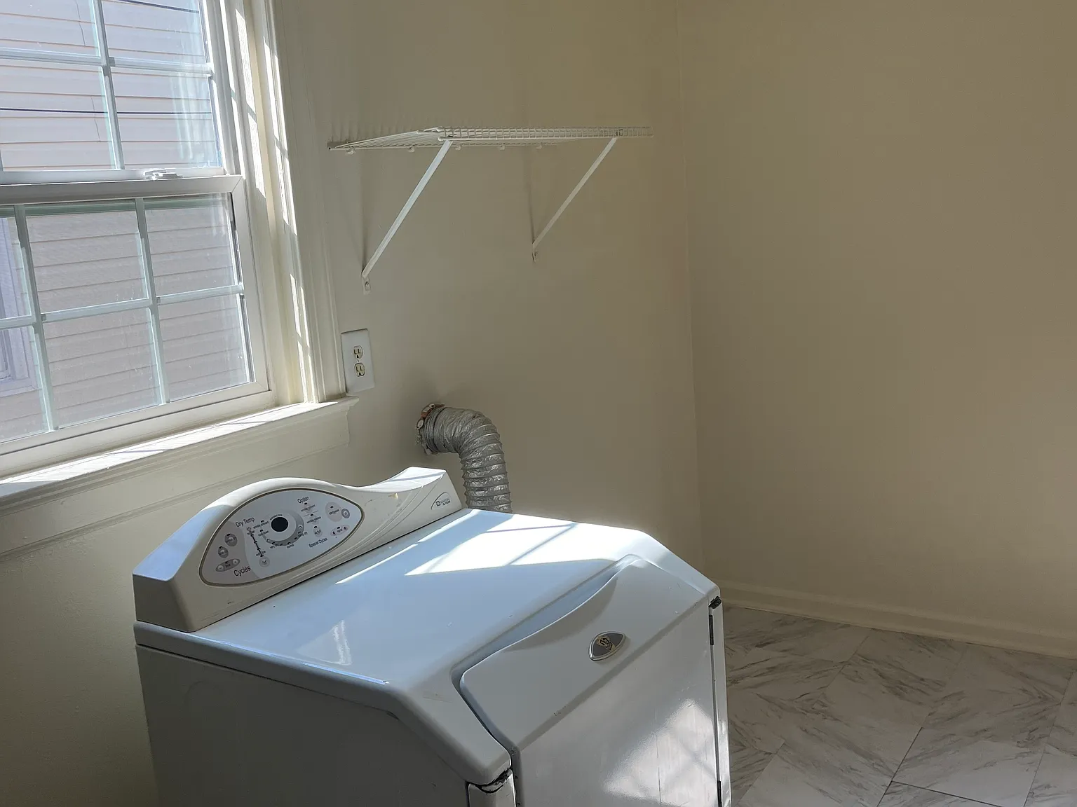 3 bed, 1026 sqft, $2,100 — Photo 2