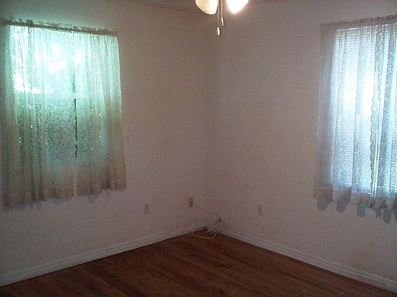 3rd image of 1028 N L St