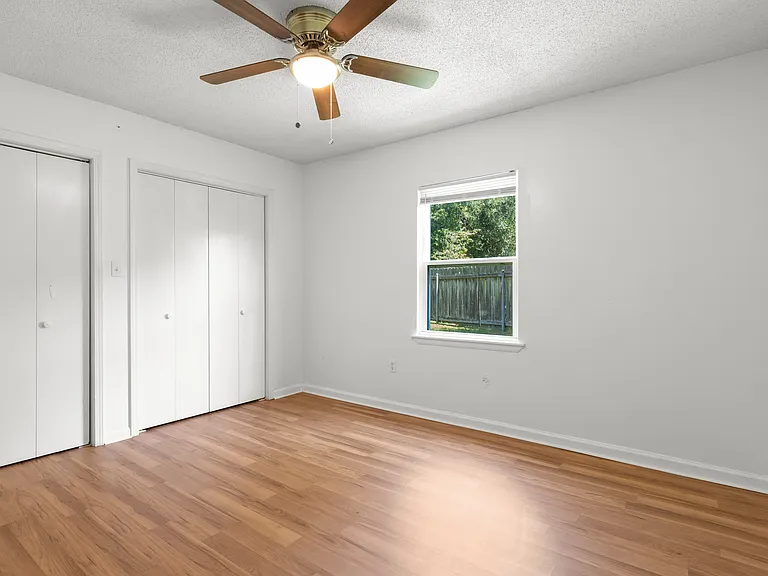 110 Charles Dr — Photo 14