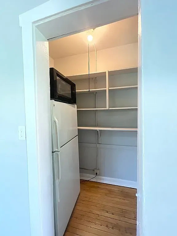 Building Photo - 1256 W North Shore Ave #2R