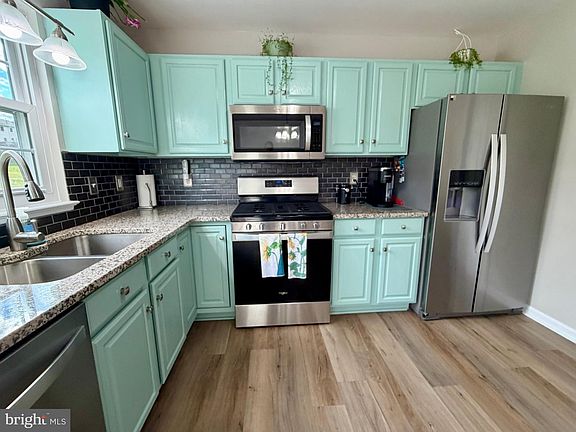 4th image of 2730 Woodmont Dr