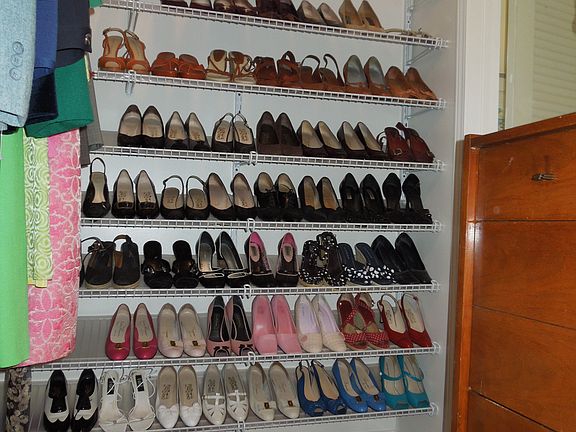 Seperate "His" & "Hers" walk-ins