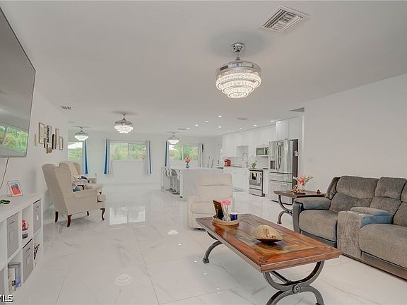 2nd image of 14539 Riverside Dr