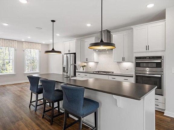 3rd image of 2077 Eva Pearl Dr
