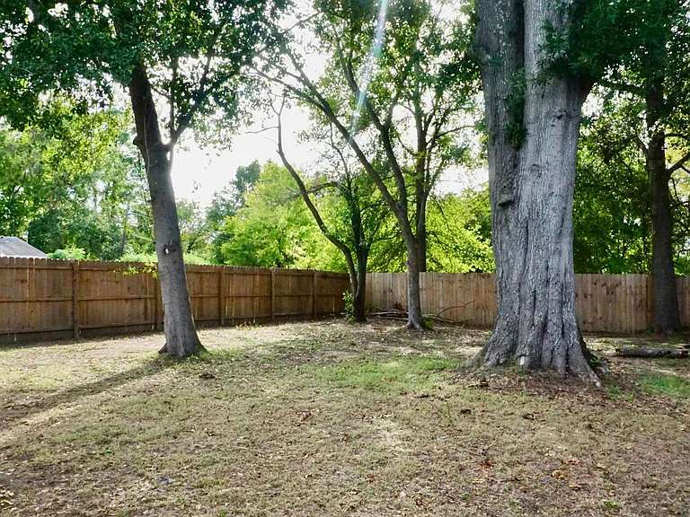 610 Wells St — Photo 17