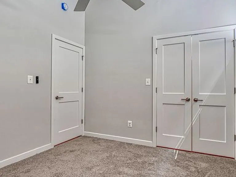923 S East Ave — Photo 13