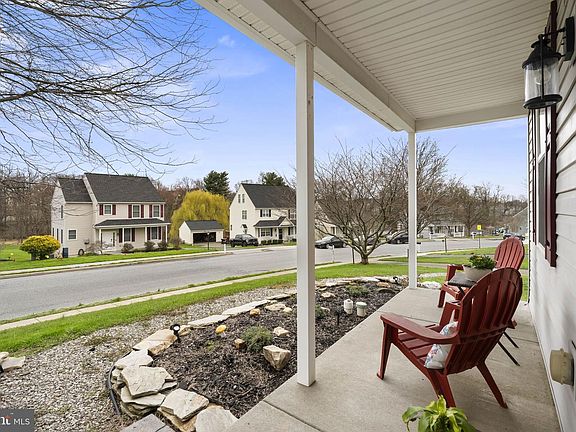 4th image of 219 Beaumont Dr