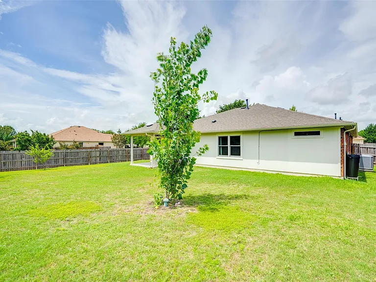 2401 Marshall Trl — Photo 38