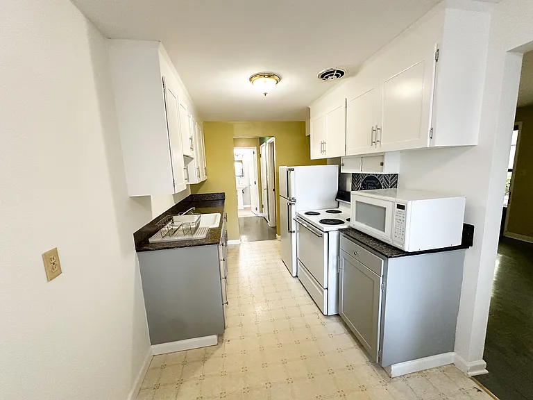 310 NE 45th St #2 — Photo 9
