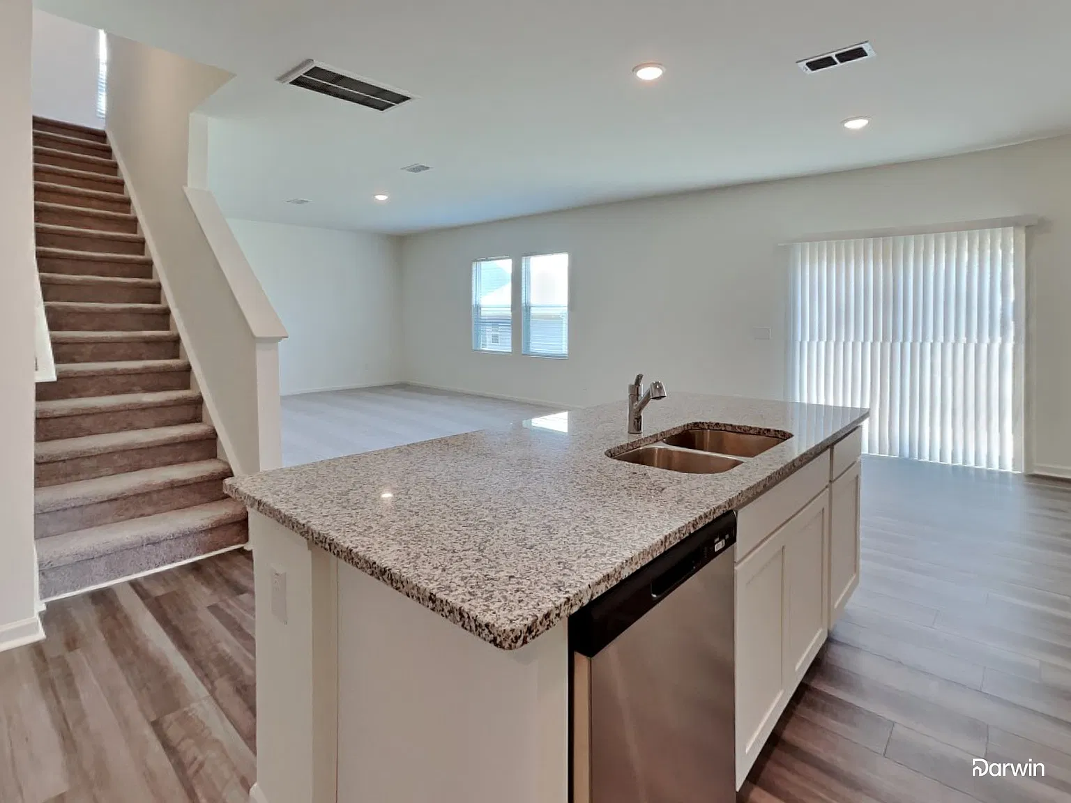4 bed, 2.5 bath, 2338 sqft, $2,155 — Photo 4