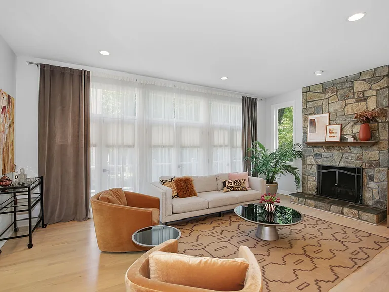 7005 Endicott Ct — Photo 14