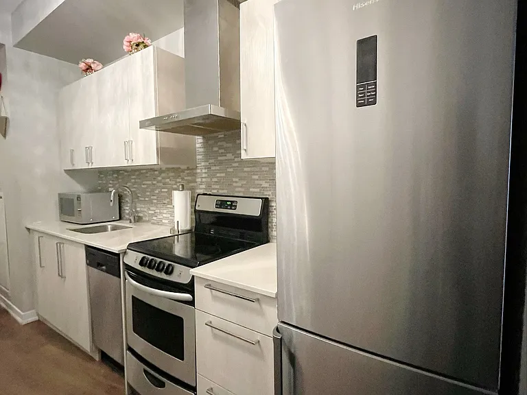 51 E Liberty St #414 — Photo 2