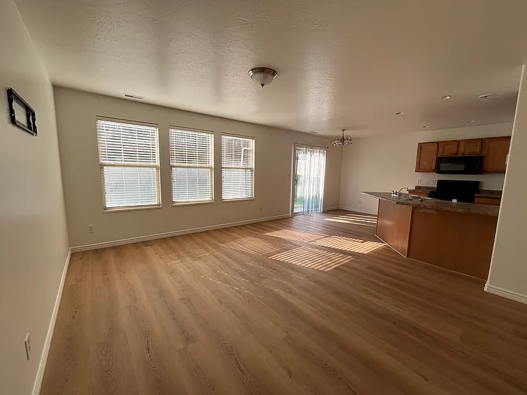 1282 Lily Pad Dr — Photo 2