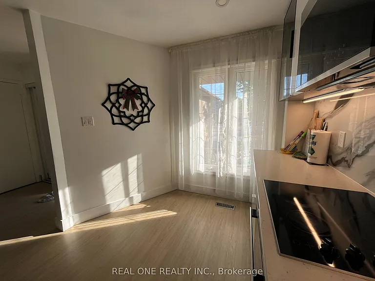 3245 Cambourne Cres — Photo 8