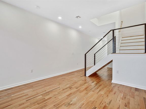 5th image of 300 Halladay St #2