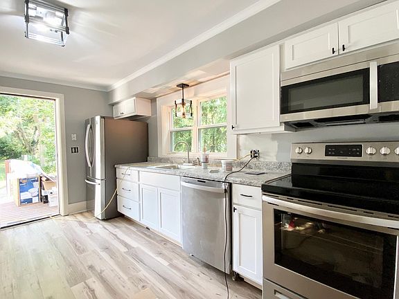 4th image of 328 E Superior St #1
