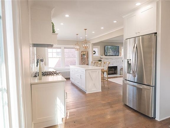 5th image of 822 Cayuga Dr