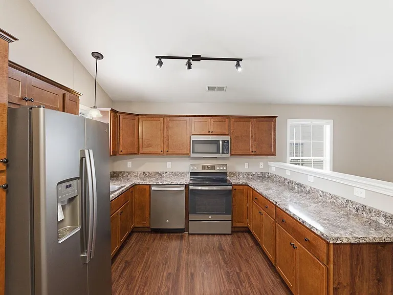 2545 Milsom Ln — Photo 4