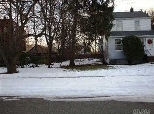 673 Jefferson St, West Hempstead, NY 11552