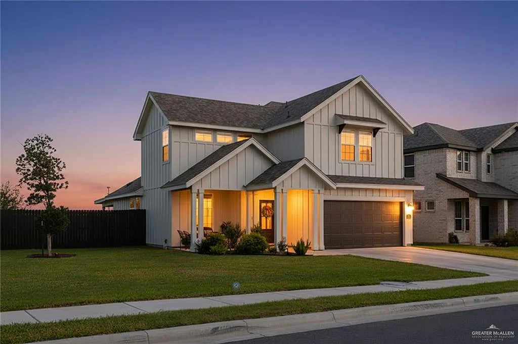 3 bed, 2.5 bath, 1842 sqft, $2,200 — Photo 1
