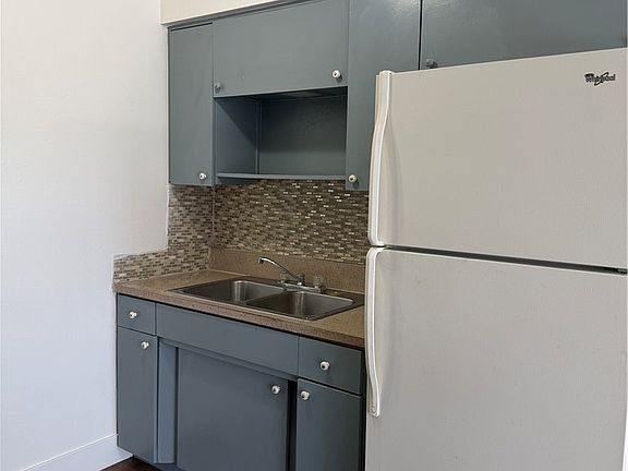 3rd image of 1402 E Desert Inn Rd APT 4