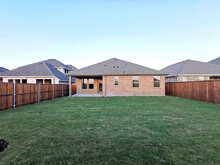 2405 Lovegrass Ln — Photo 17