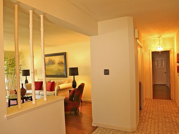 4th image of 143 Gramercy Dr