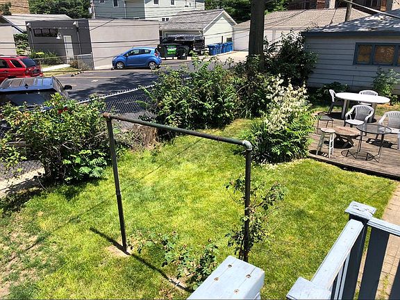 3rd image of 4875 N Hermitage Ave #1