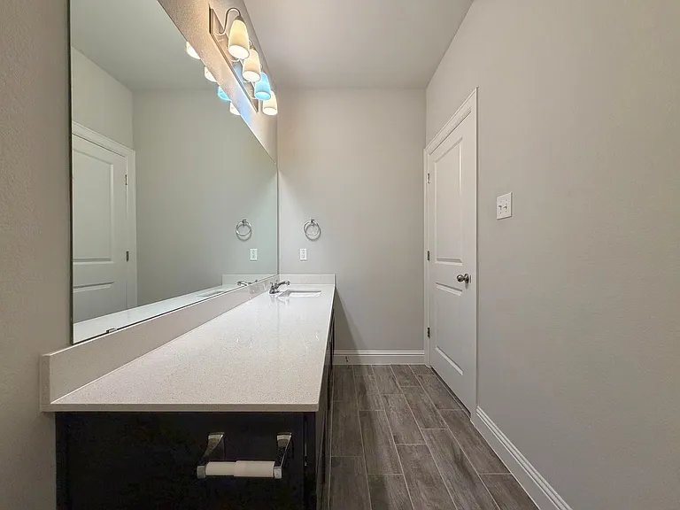 4300 Liberty Ln — Photo 31