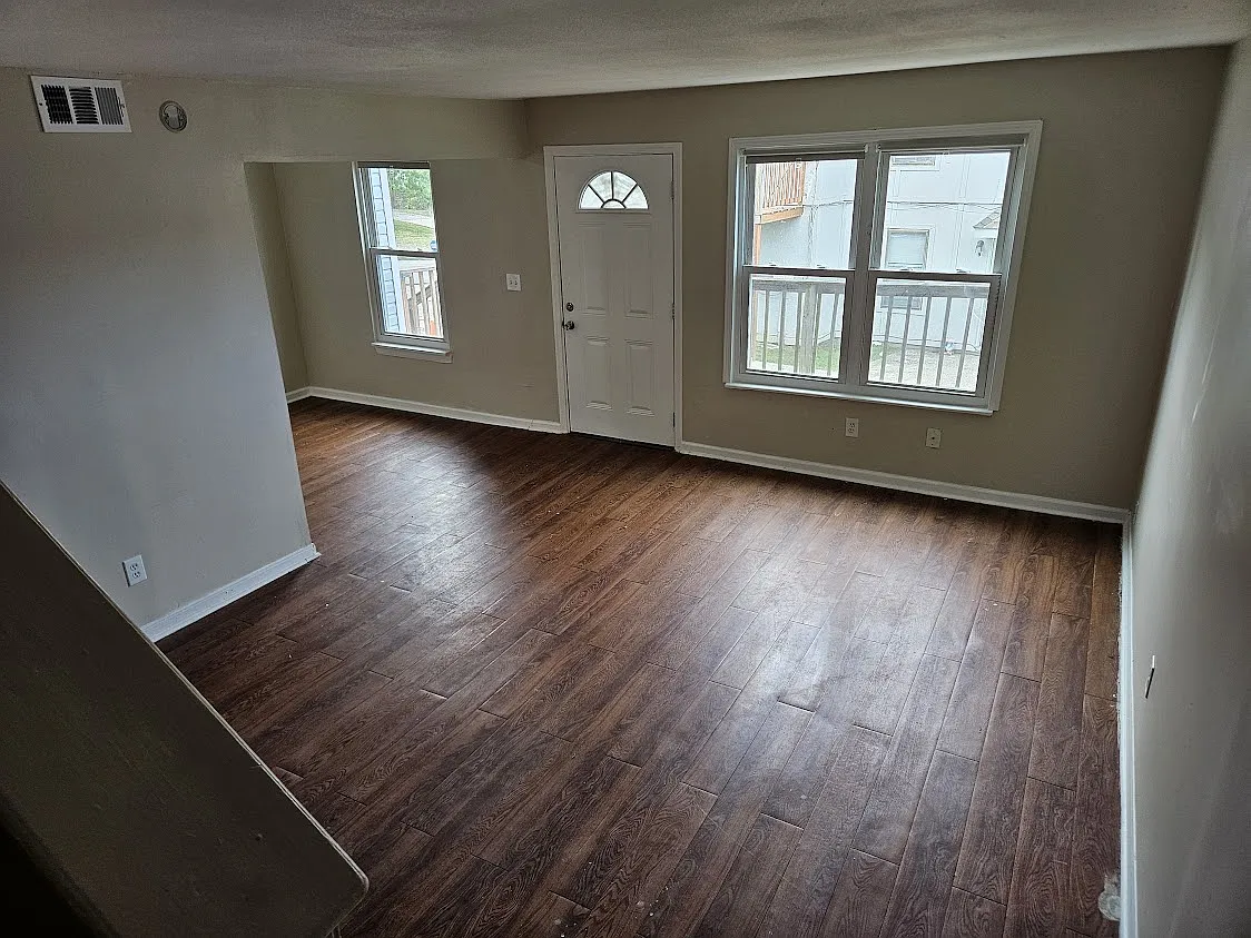 2 bed, 750 sqft, $1,300 — Photo 2