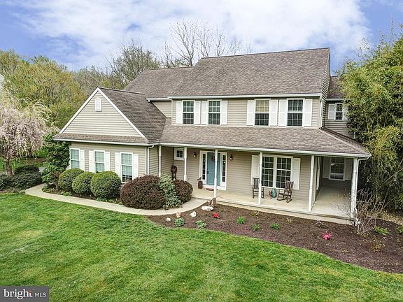 3rd image of 608 Kensington Dr