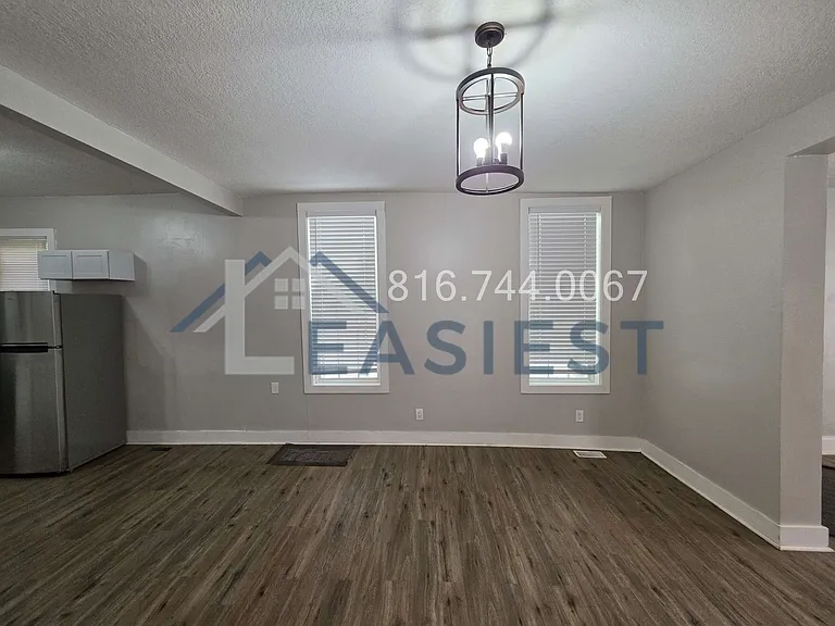 1209 College Ave — Photo 6
