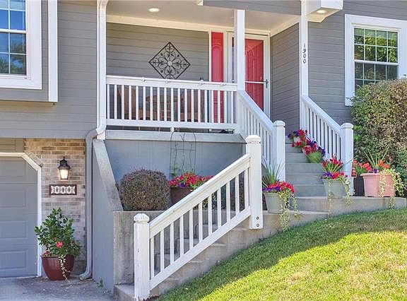 2nd image of 1900 NW Harbor Pl