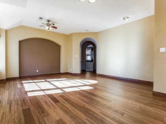 3rd image of 8017 Fleetwood Dr