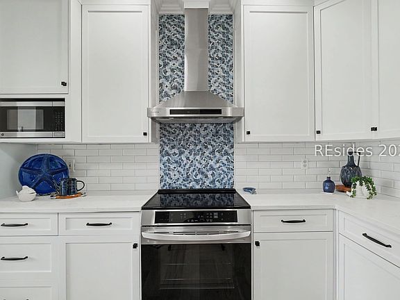 3rd image of 571 Argent Way