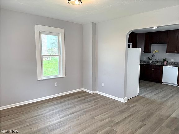 5th image of 3143 W 104th St