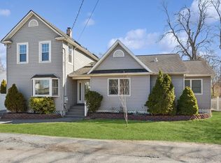 3 Charles Ave, Islip Terrace, NY 11752