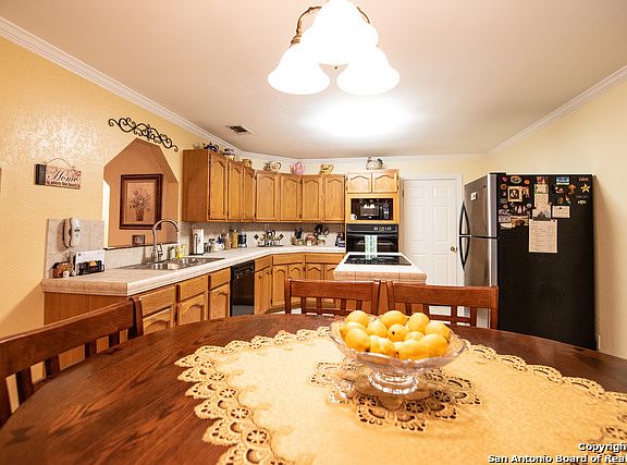 5th image of 135 Brook Meadow Dr